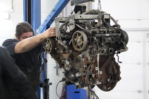 Профессионалам доступен ремонт двигателей дорогих автомобилей