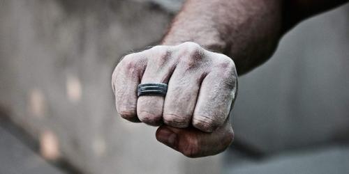 Силиконовые обручальные кольца для тех, кто не хочет терять палец