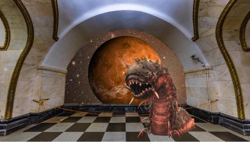 Слизистый червь с Венеры: Космический жрун высадился в метро Москвы