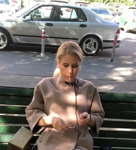 Солгавшая о беременности Соболь была замечена в парке с сигаретой