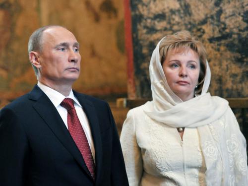 Зубы для нового мужа Людмилы Путиной, вилла во Франции…Чем еще «откупился» Президент РФ ради развода?