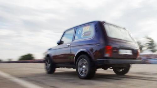 «Поймай меня, если сможешь»: Блогера восхитила 500-сильная LADA 4x4