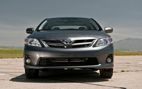 «После этой машины Веста валит»: Toyota Corolla 2011 года «проигрывает» LADA Vesta? – сеть