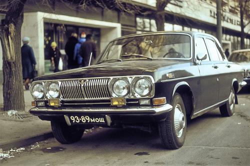 Встречалась на дорогах только во времена СССР: Самым загадочным автомобилем был неуловимый ГАЗ-24 с четырьмя фарами