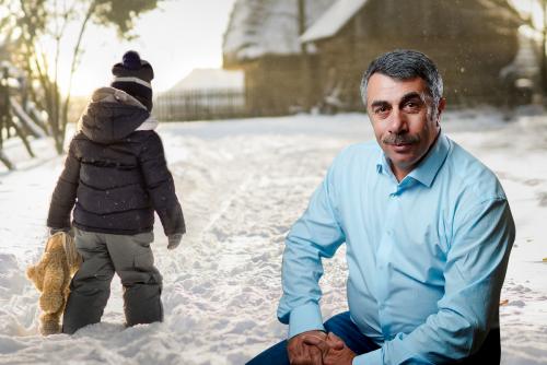 «Да хоть голый, но в шапке»: Доктор Комаровский рассказал, как надо одевать детей зимой