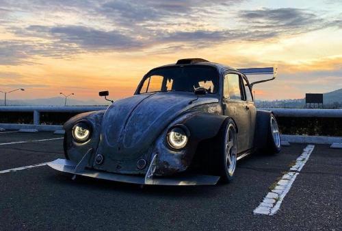 Ржавый таз, но с одним нюансом: В сети показали необычный тюнинг VW Beetle