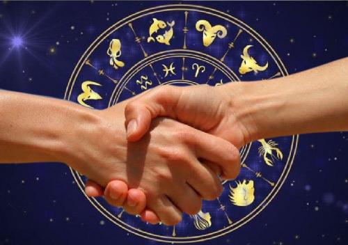 «В беде не бросит, лишнего не спросит»: Астролог назвал знаки, с которыми дружить лучше всего