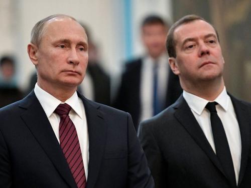 А что если Путин знал? Отставка Медведева стала спасением его карьеры, уверен эксперт